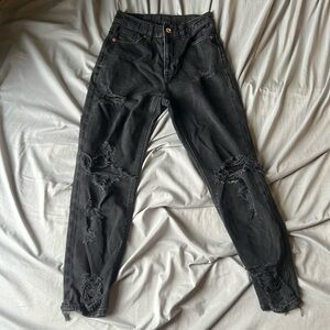 Black ripped 00 short American Eagle Outfitters boyfriend jeans with rips